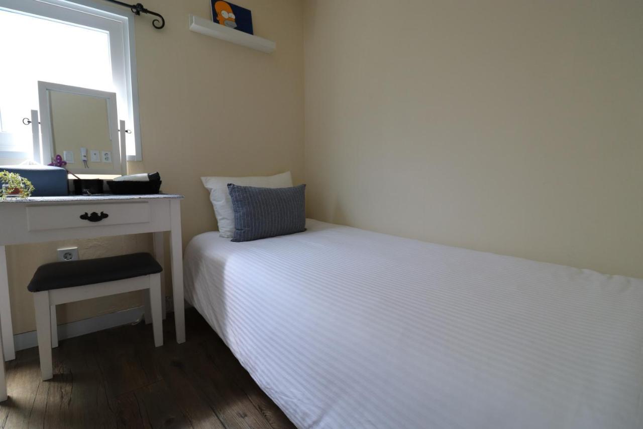 Just4U Guesthouse Seoul Bagian luar foto