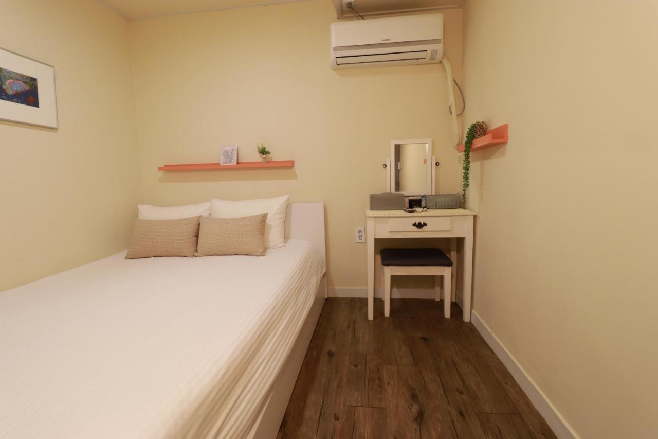 Just4U Guesthouse Seoul Bagian luar foto