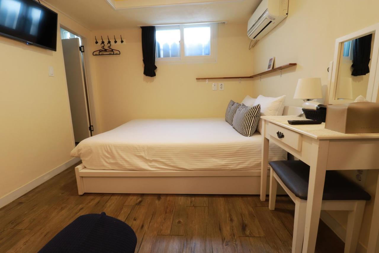 Just4U Guesthouse Seoul Bagian luar foto